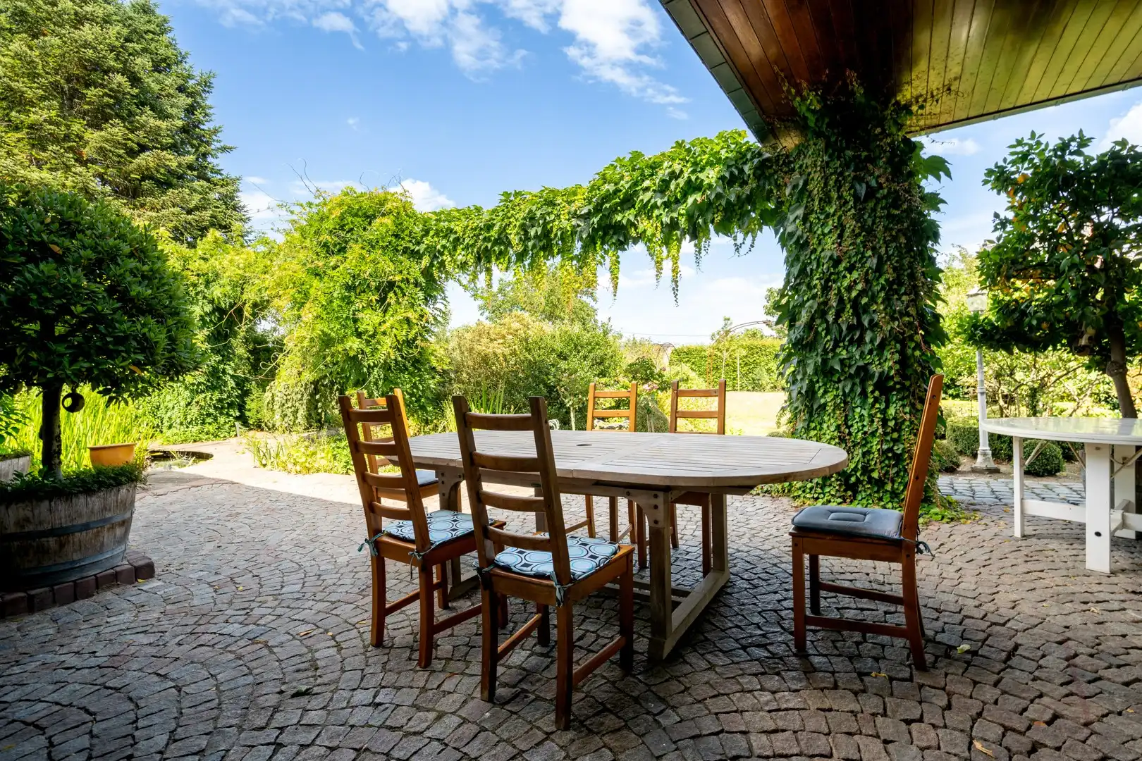 Riante karaktervolle villa met parktuin op ruim 1 hectare foto 12