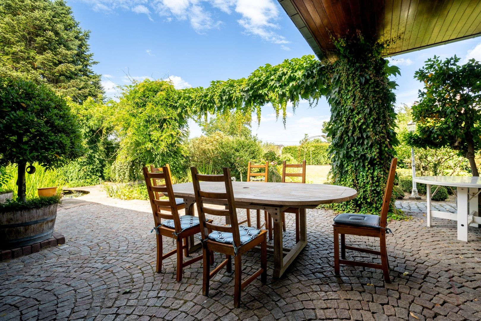 Riante karaktervolle villa met parktuin op ruim 1 hectare foto 12