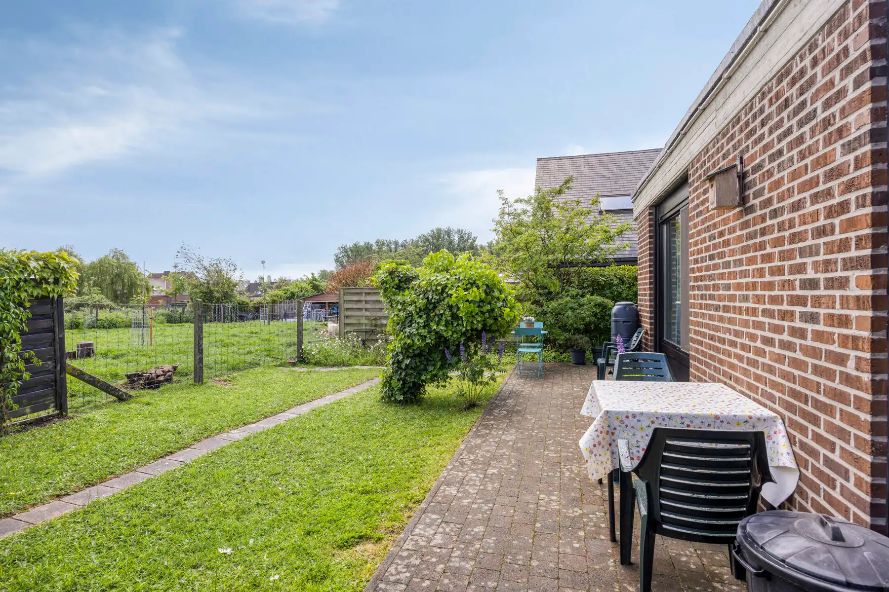 Bungalow met 4 slaapkamers, zonnepanelen, tuin en garage foto 21