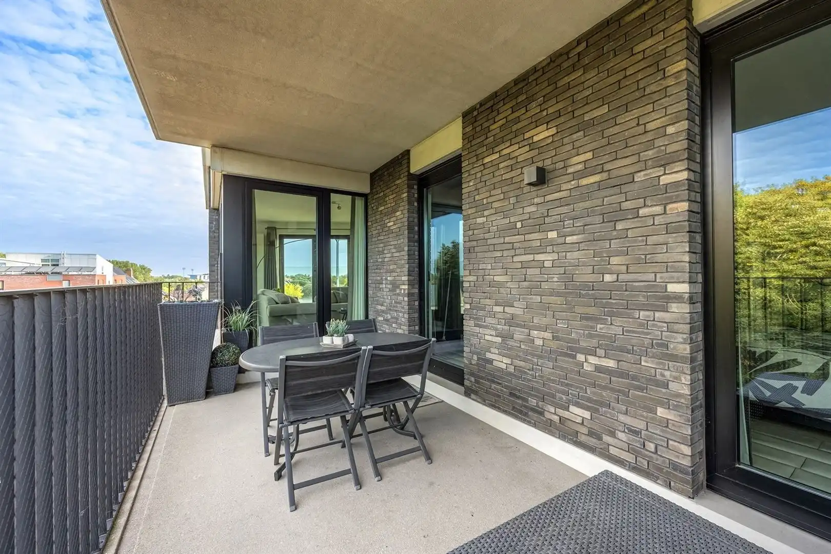Lichtrijk appartement met groenzicht, parking en groot terras foto 5