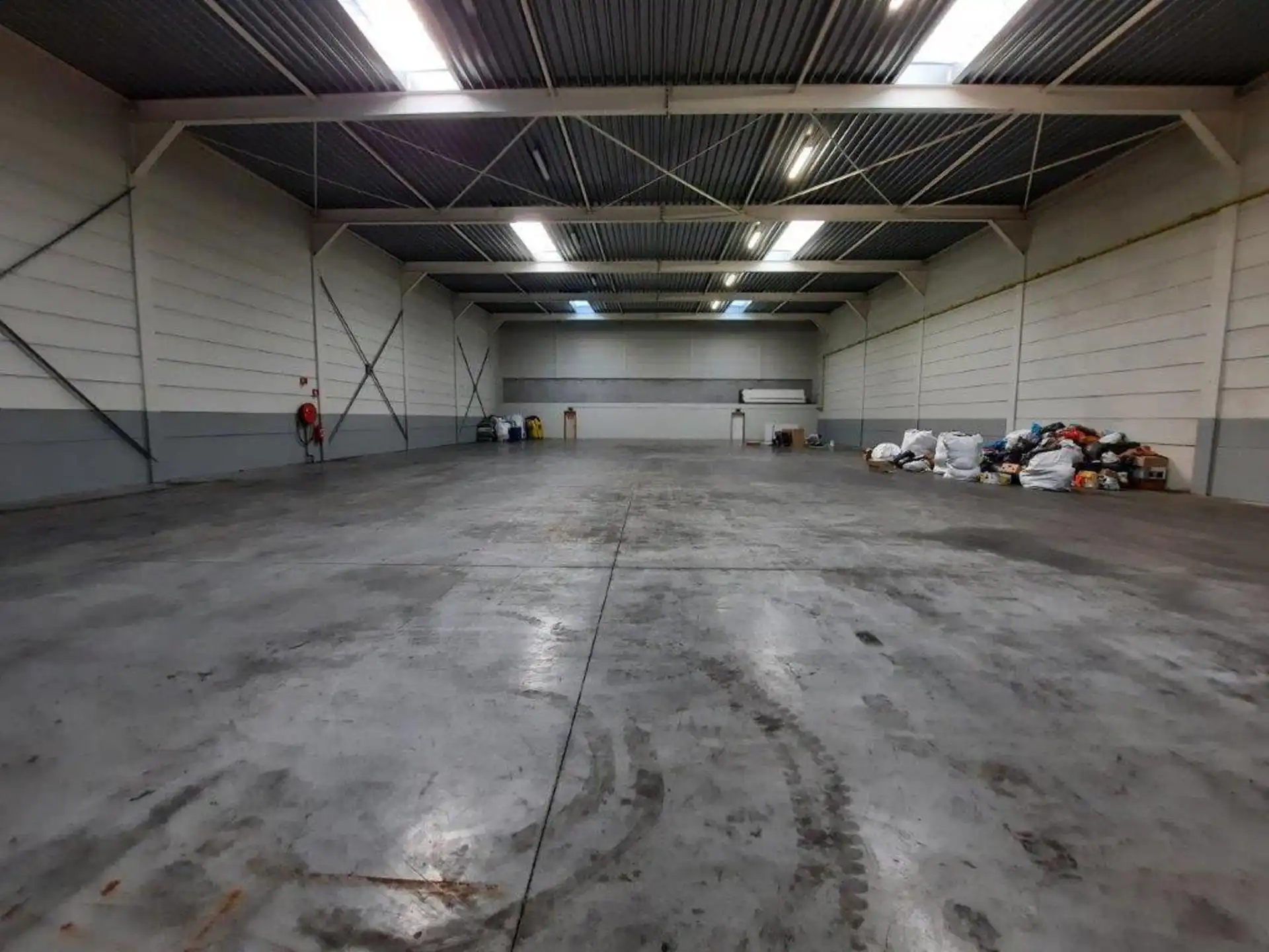 Magazijn H 760 m² met bureel nabij E34 en Waaslandhaven foto 2