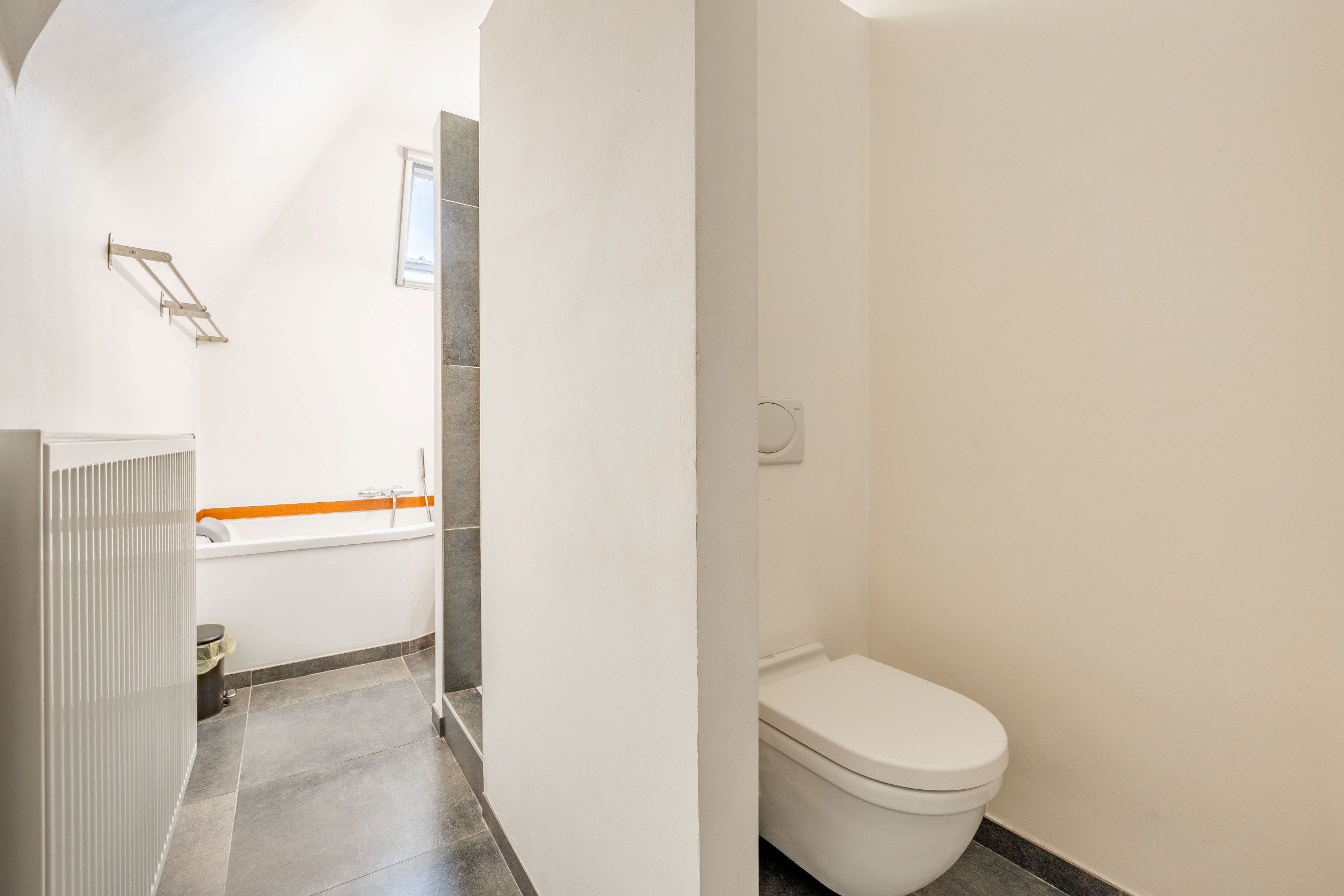 INSTAPKLARE GEZINSWONING MET GARAGE foto 24