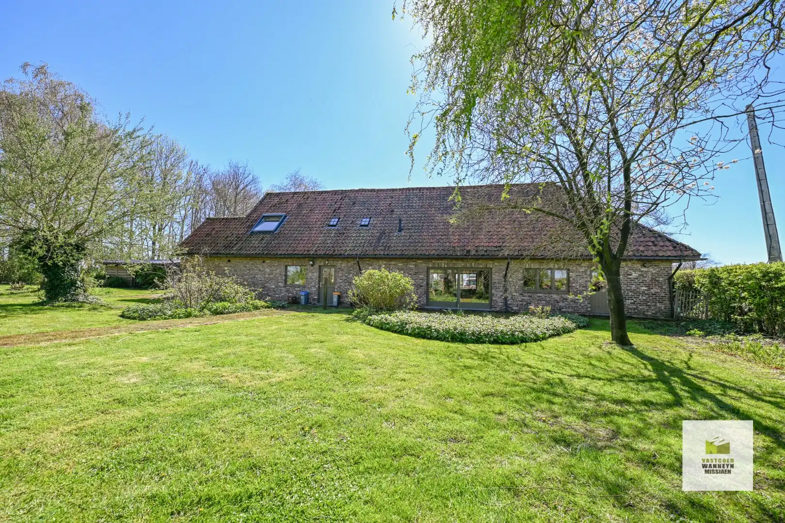 Landelijke gerenoveerde woning op 9.500 m2 met 3 slaapkamers en landelijk vergezicht foto 9