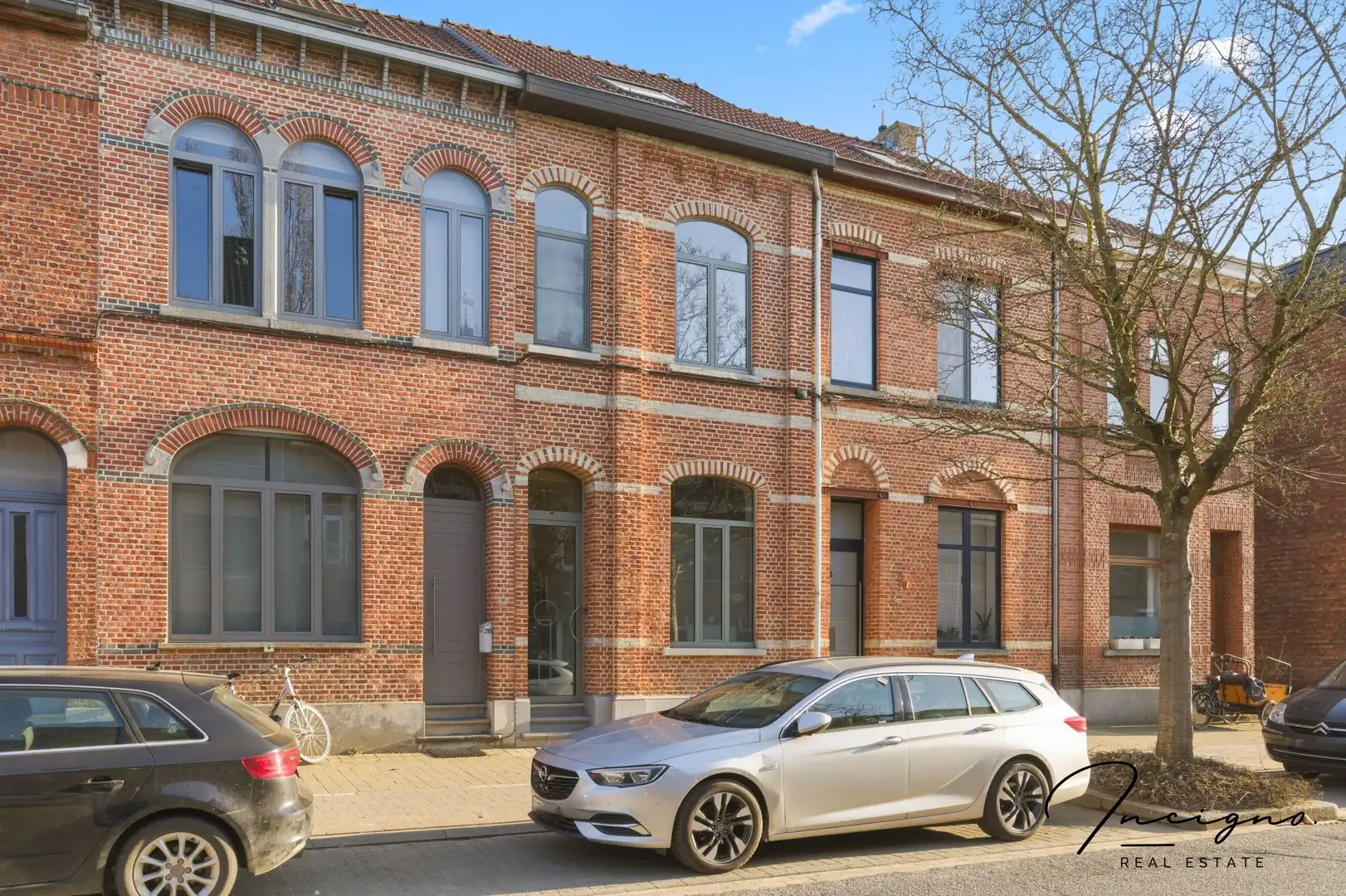 Karaktervolle rijwoning met garage in het centrum van Aarschot foto {{pictureIndex}}