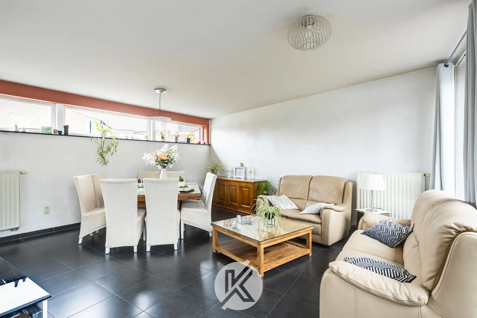 Moderne gezinswoning met aparte garage foto 7