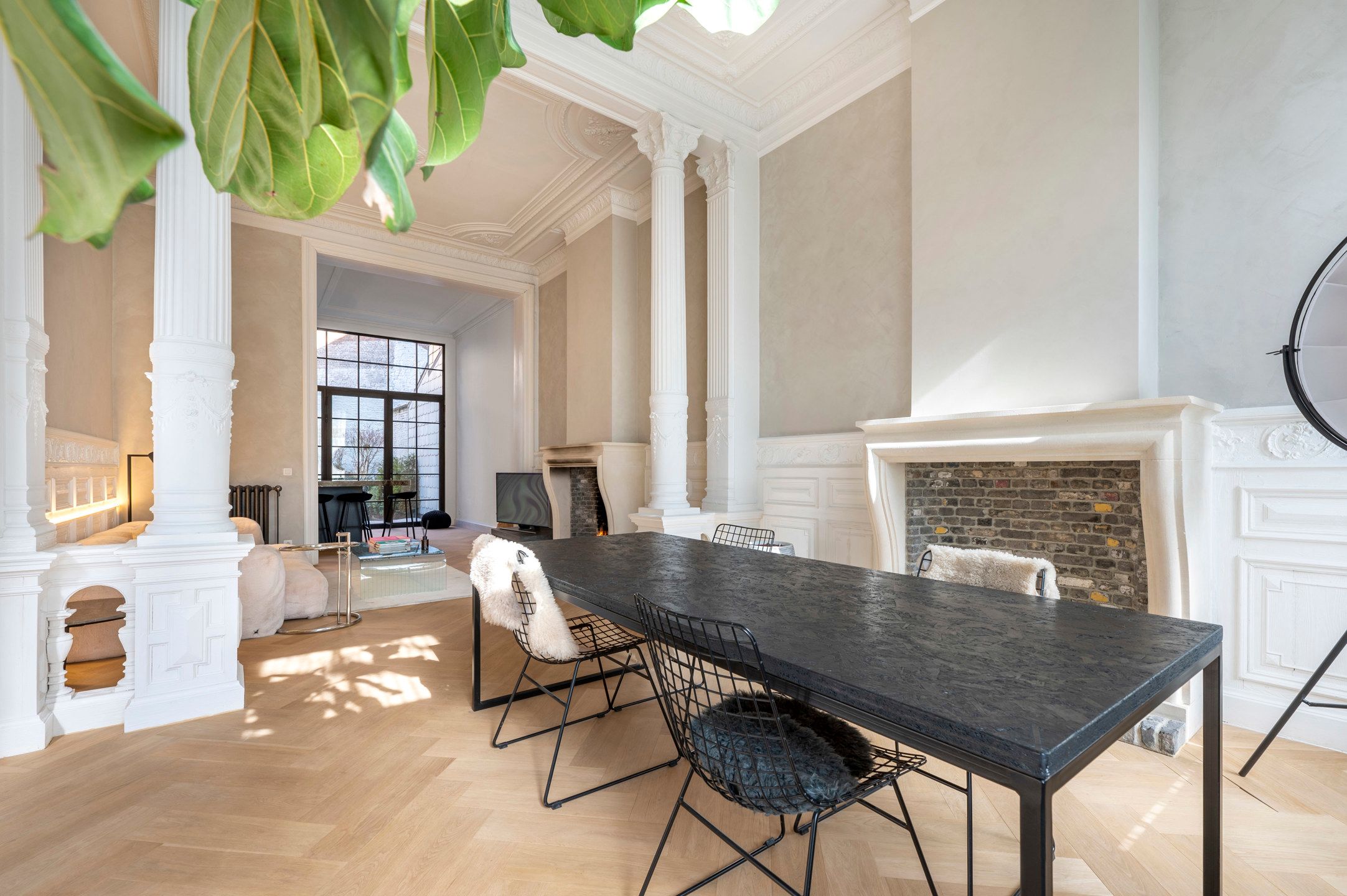 Indrukwekkend herenhuis op een toplocatie te Antwerpen Zuid. foto 2