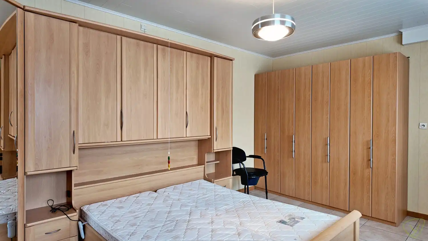 Verrassend ruime woning met 4 slaapkamers en garage foto 6