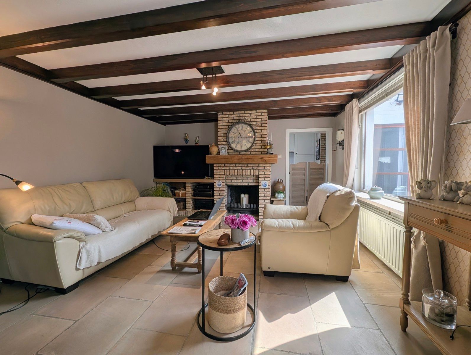 Vrijstaande villaatje met nieuwe keuken & badkamer. (op 519m² grond) foto 8