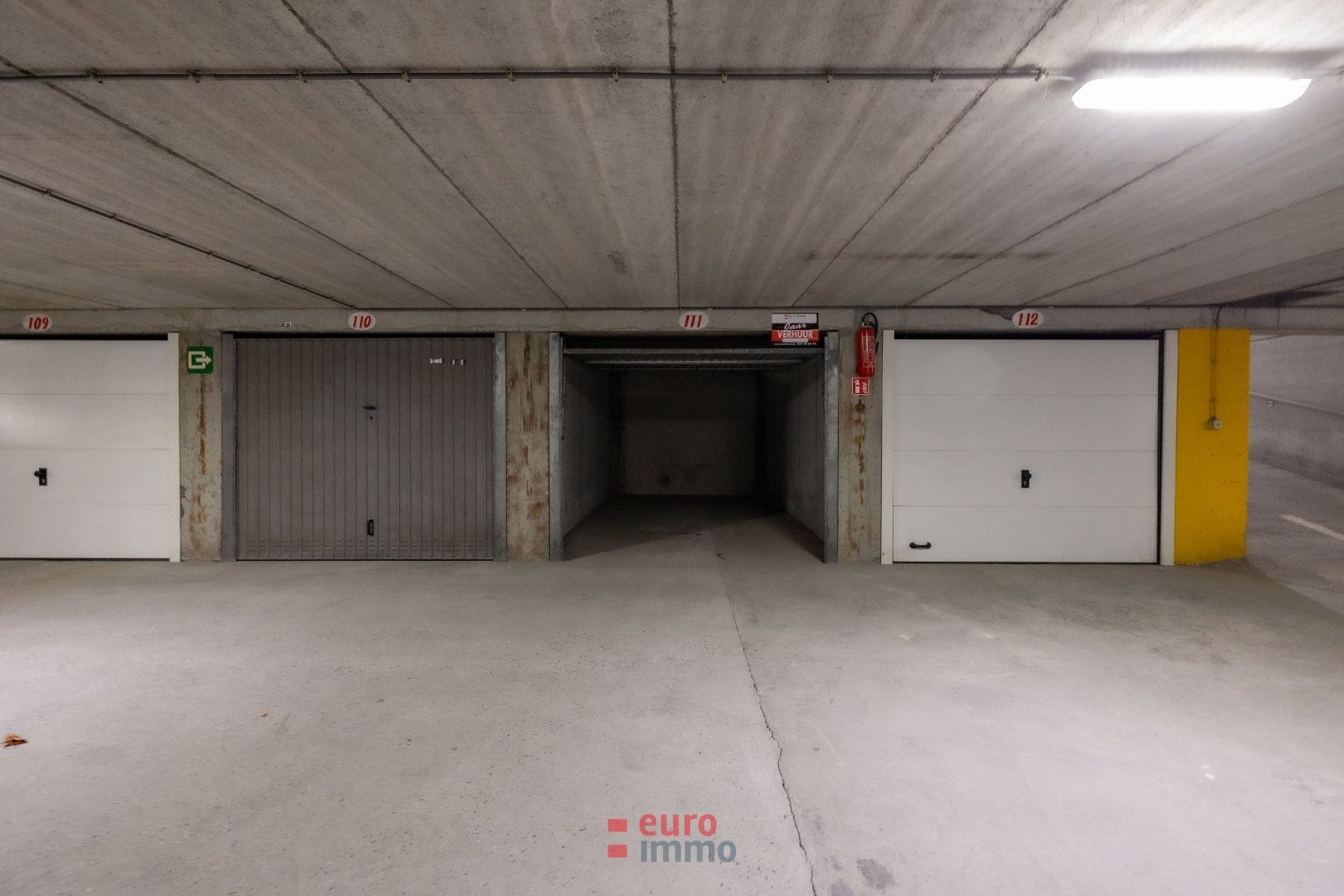 Gesloten garagebox op uiterst centrale ligging te koop! foto 3