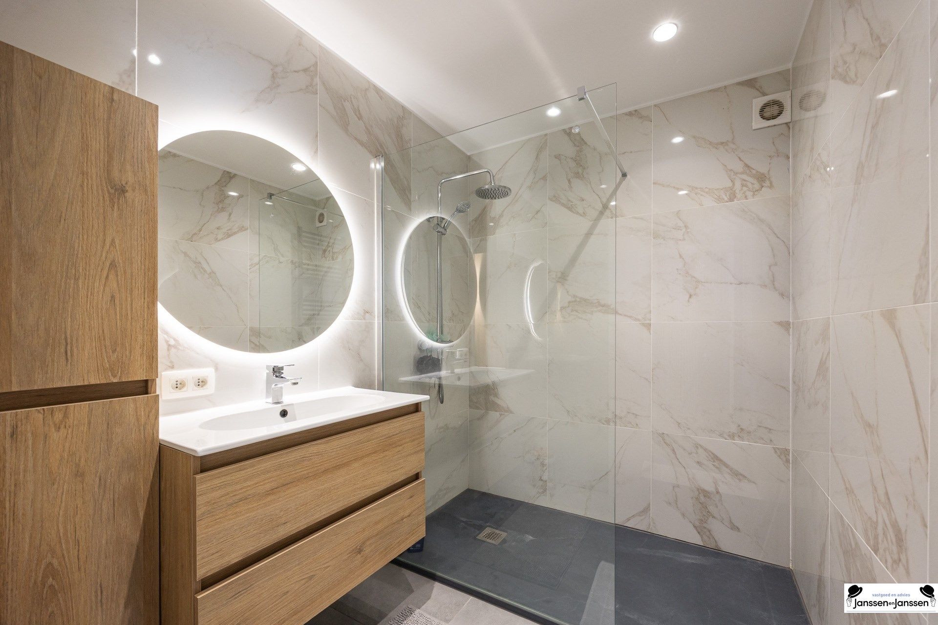 Instapklaar 2-slpk appartement Deurne-Zuid foto 9