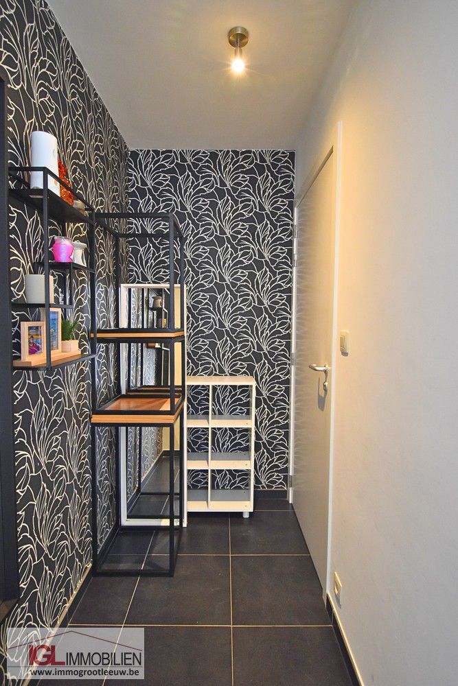 Recent appartement met 2 slaapkamers en grote garage in het centrum van Vlezenbeek foto 2