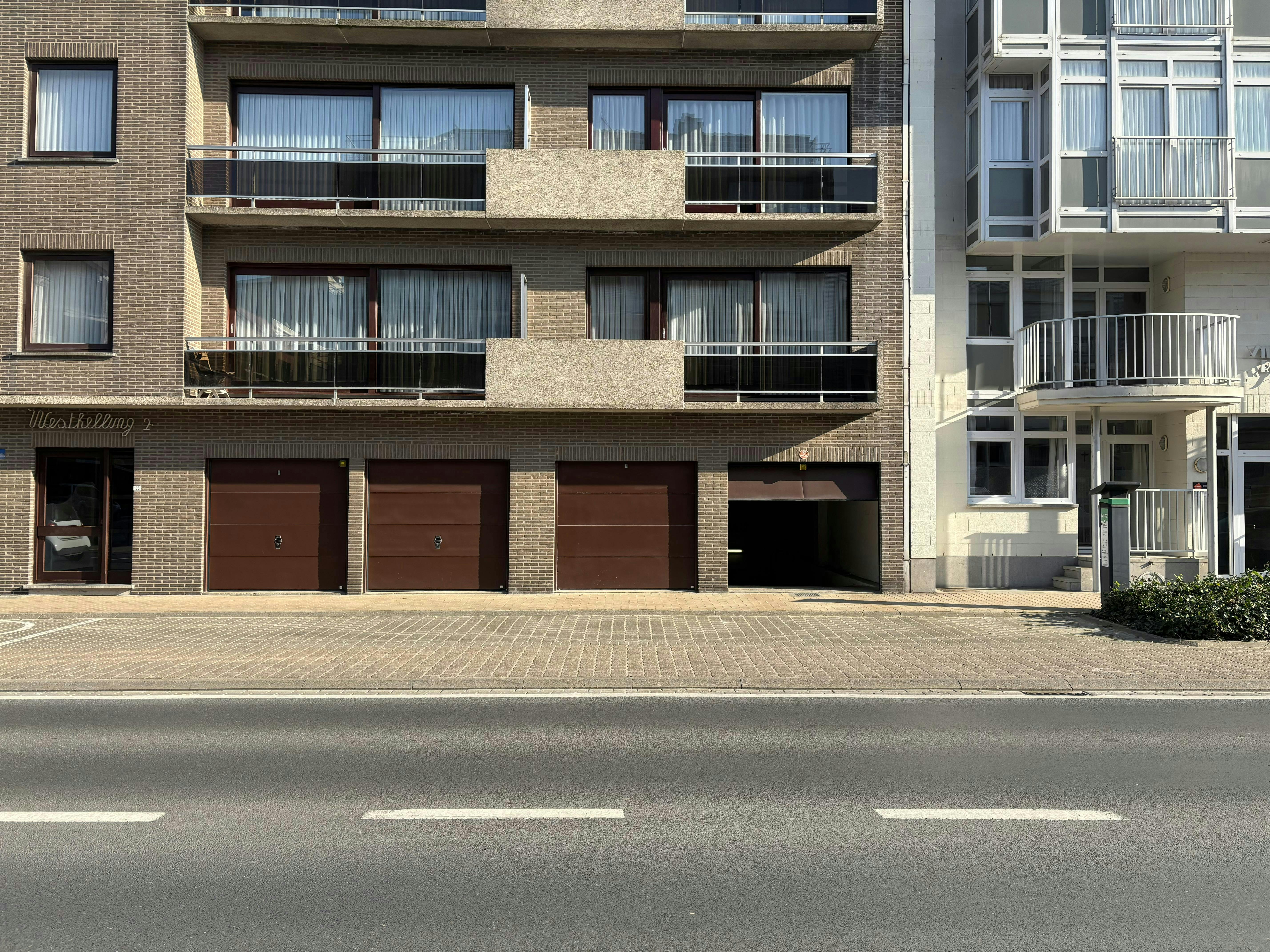 Centraal gelegen garagebox foto 9