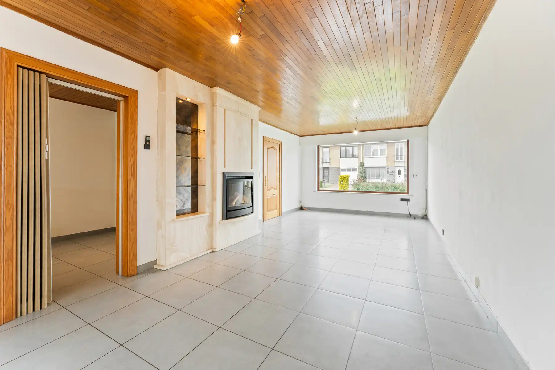 Lichtrijke woning met 4 slaapkamers, garage en verzorgde tuin. foto 7