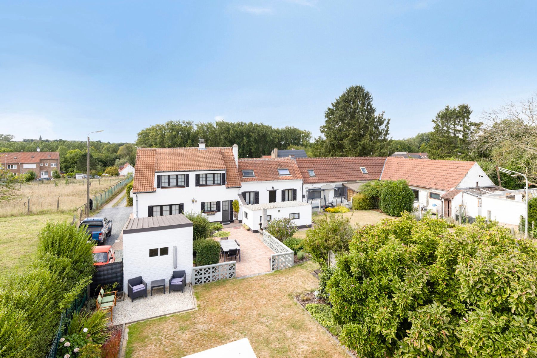 Woning omgeven door weilanden met 5 slaapkamers foto 3