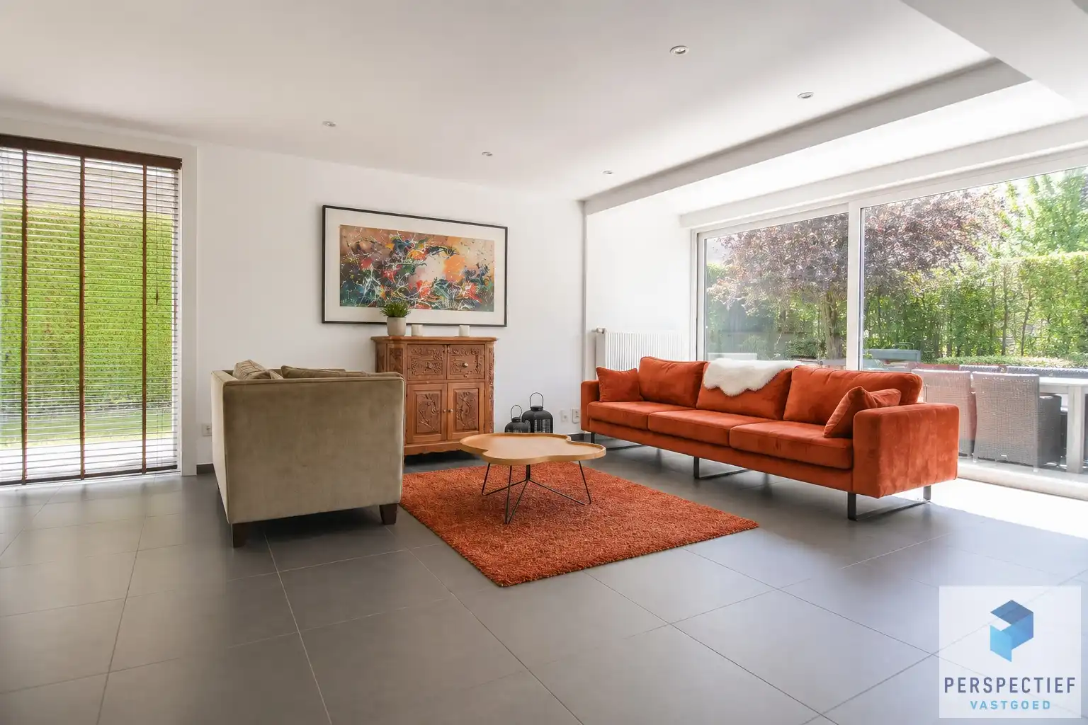 Ruime (254m²) instapklare gezinswoning met 4 slaapkamers, zwembad en poolhouse foto 11