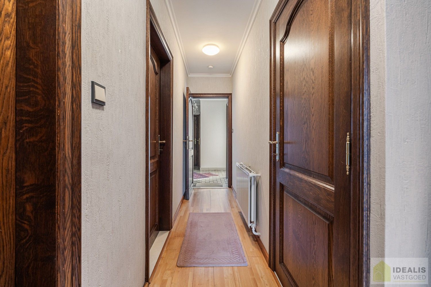 IDEALIS VASTGOED – PERFECT ONDERHOUDEN, INSTAPKLARE WONING +- 175M², MET MAAR LIEFST 4 SLAAPKAMERS, HEERLIJK LICHTRIJKE WOONKAMER EN DUBBELE GARAGE OP EEN PRACHTIG GROEN EN RUIM PERCEEL VAN 18A 43CA. foto 19