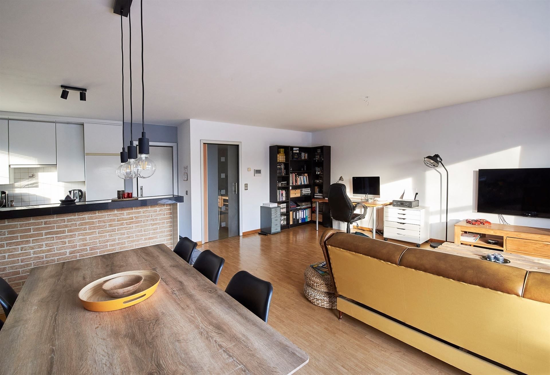 2 slpk-app met groot zonneterras en berging 1 en garagebox 2  foto {{pictureIndex}}