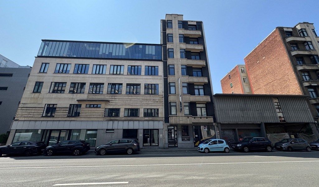 Kantoorruimte te huur op zichtlocatie langs N155 te Berchem foto {{pictureIndex}}