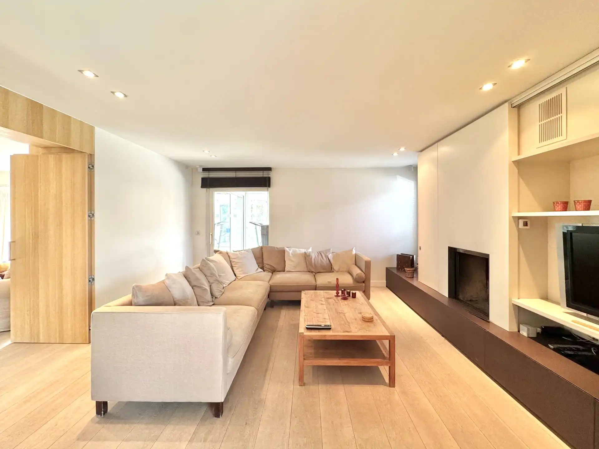 RUIME TIJDLOZE VILLA | 2.800 M² foto 13