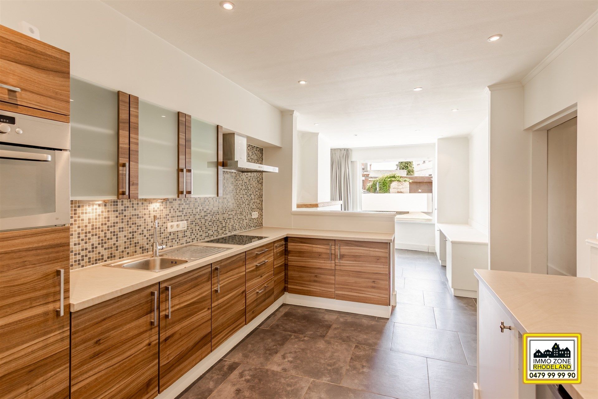 Hoofdfoto van de publicatie: Instapklare woning met 2 slpks, garage en ruime tuin. 