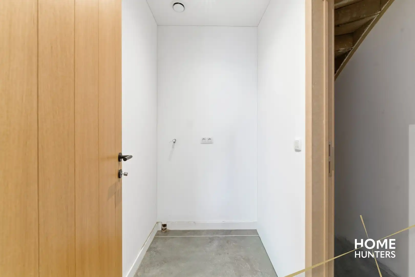 Instapklare gezinswoning met 4 slaapkamers, garage en uitweg te Sint-Kruis! foto 5