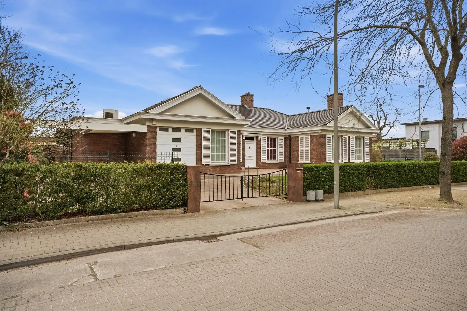 Statige woning te koop in centrum Stasegem, onder de kerktoren op 1000 m² grond, afgewerkt met authentieke en kwaliteitsvolle materialen. foto 33