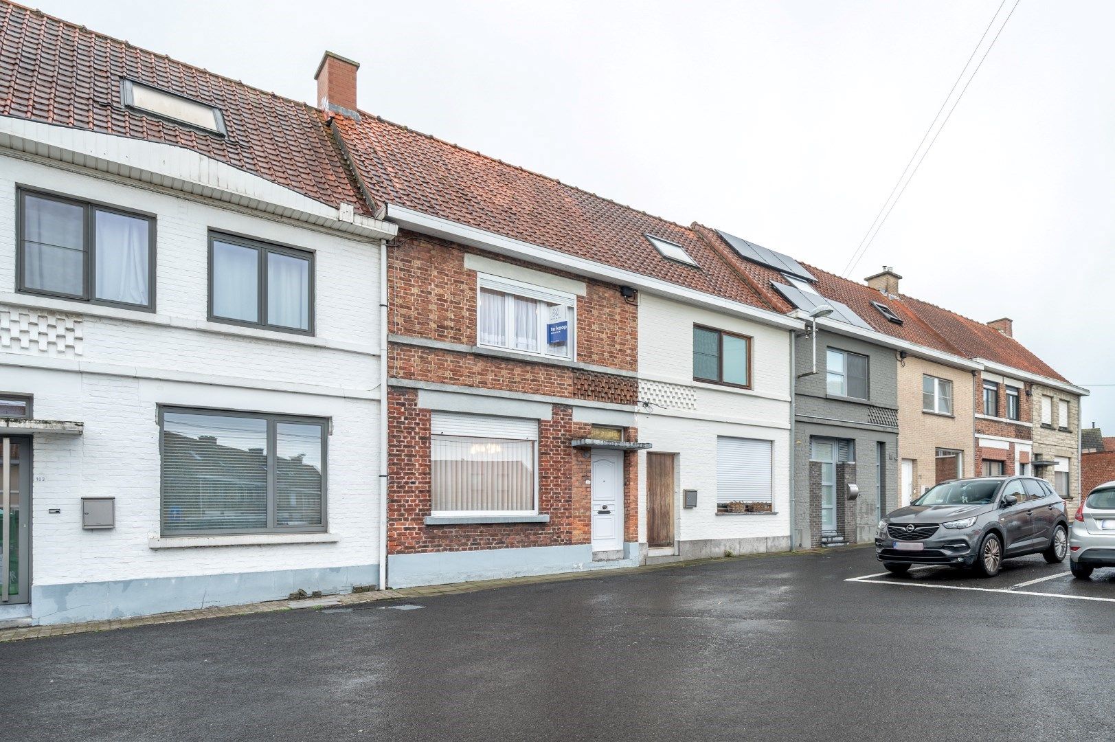 Hoofdfoto van de publicatie:  charmante woning in Rumbeke, met 3 slpkmrs, en uitweg/garage van 40 m²