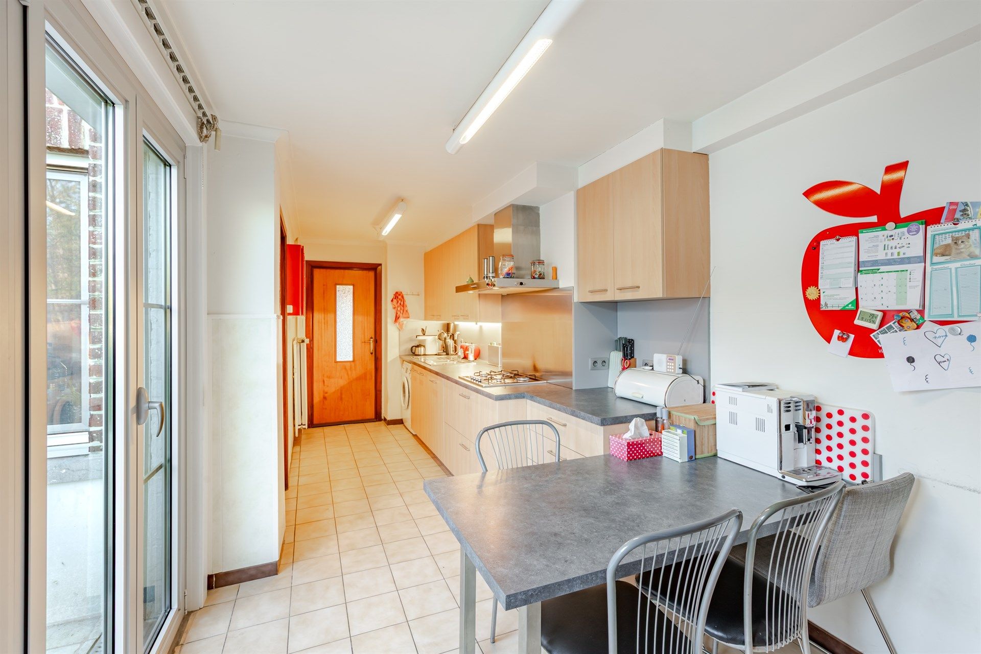 Ruime gezinswoning met vier slaapkamers te Denderleeuw foto 9