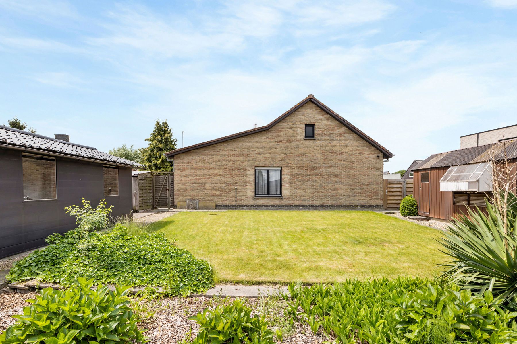 Sfeervolle bungalow met tuin en garage op rustige topligging foto 4