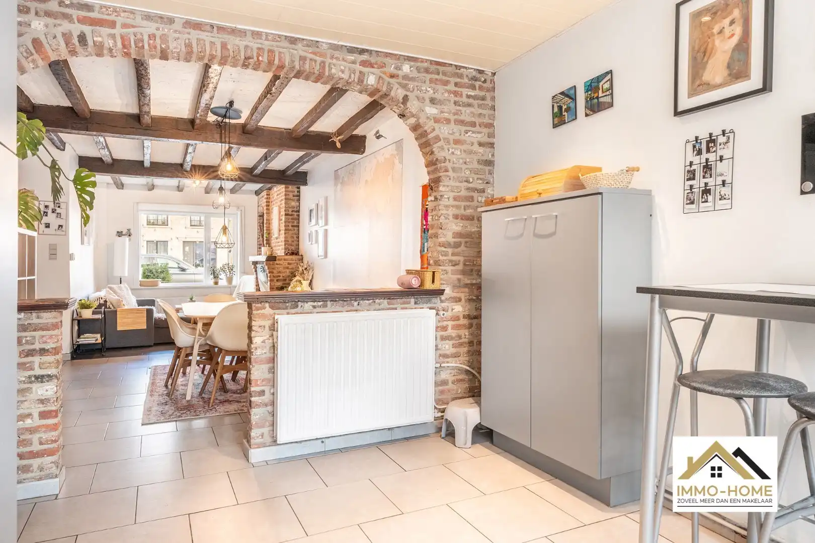 Lichtrijke halfopen bebouwing op toplocatie foto 4