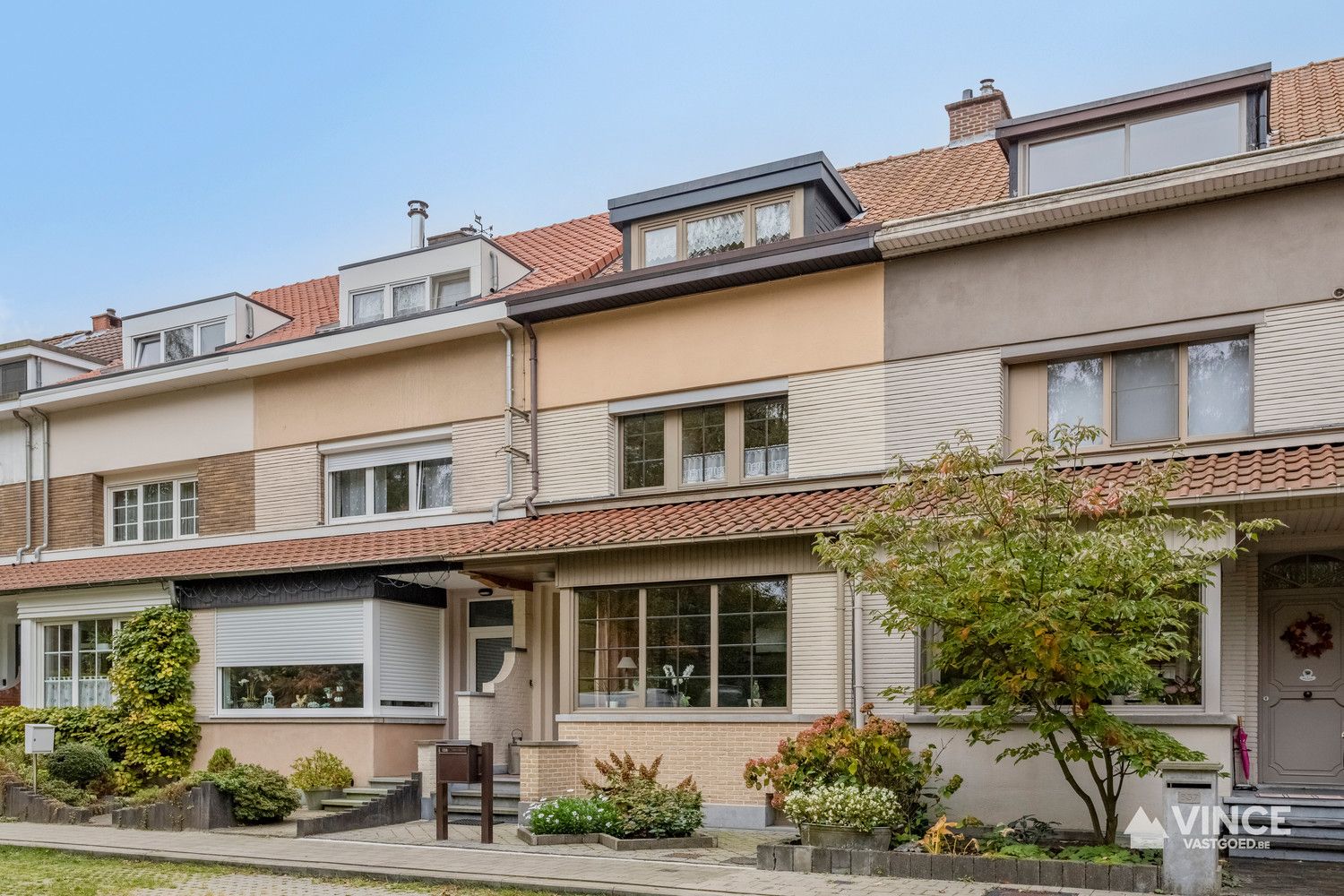 Gezellige rijwoning met tuin en garage in rustige doodlopende straat te Ekeren foto 2