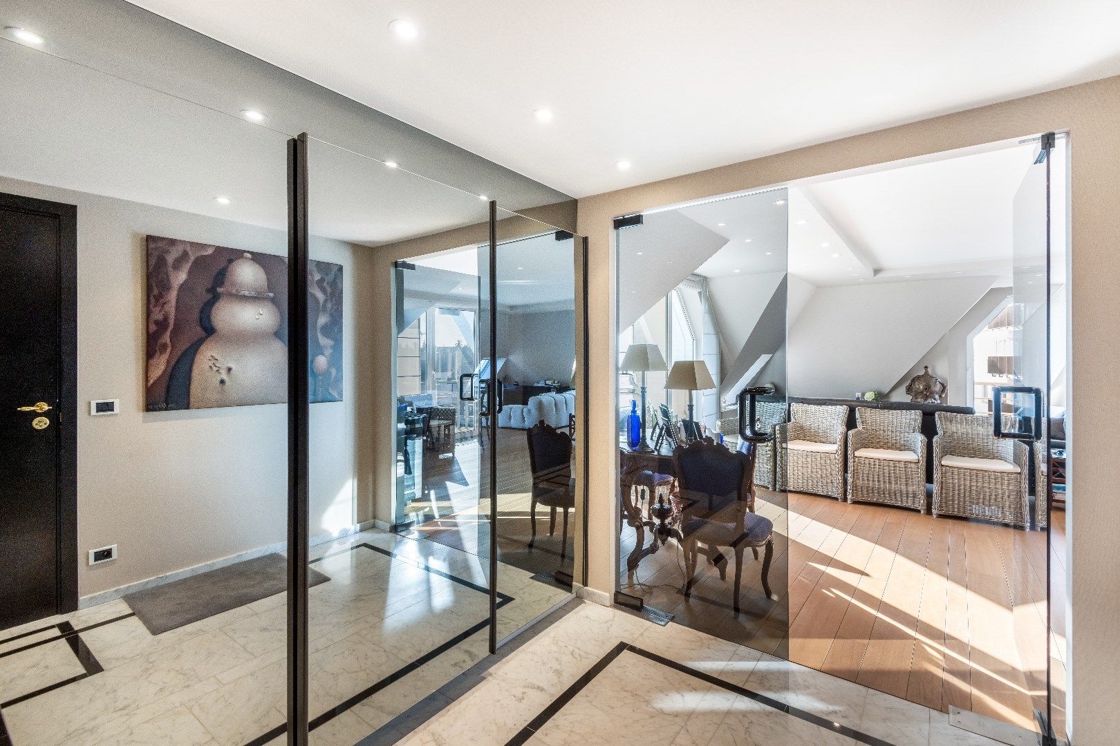 Uniek gelegen appartement (plateau) in een villa residentie met weidse zichten op enkele passen van het Albertplein en de Zeedijk.  foto 11