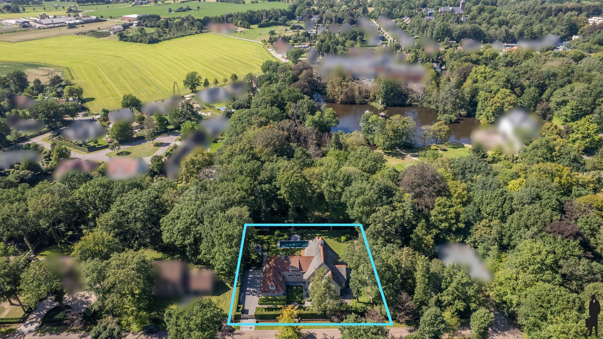 Rietgedekte en tot in de puntjes afgewerkte klassevilla foto 45