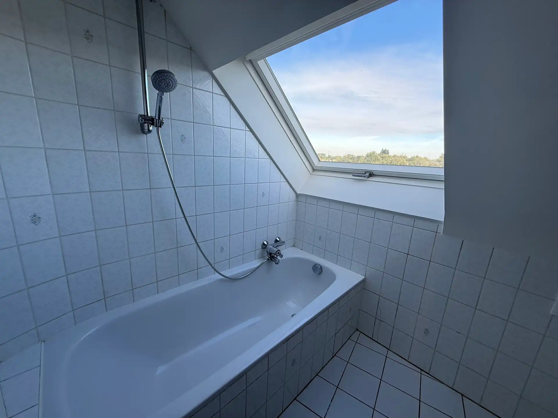 MERE - Ruim duplexappartement in de dorpskern. foto 10