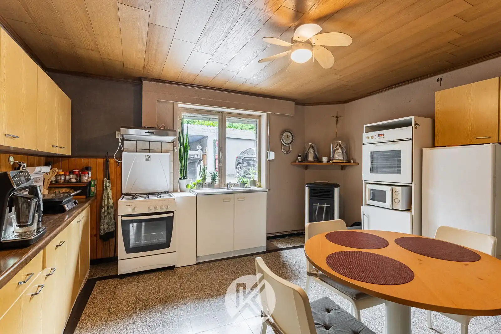 Te renoveren woning op een rustige locatie foto 9
