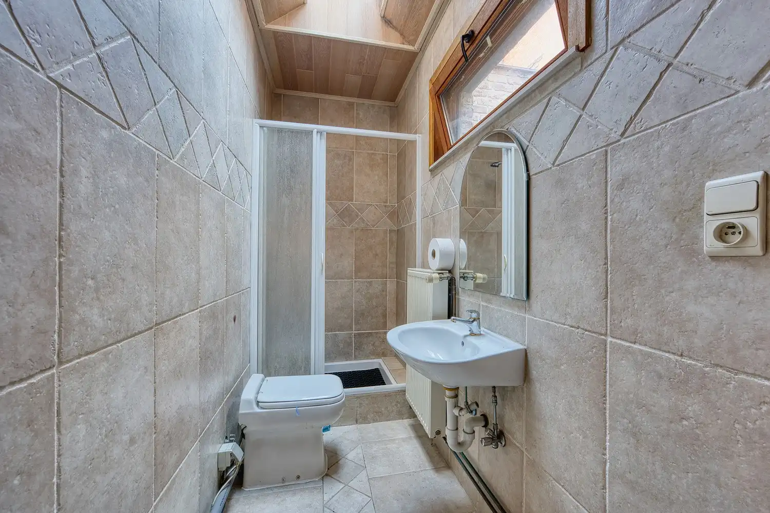 Brugge centrum, in charmante rustige straat,  NETTE KARAKTERVOLLE KNUSSE STADSWONING met patio en 2 ruime slaapkamers foto 8