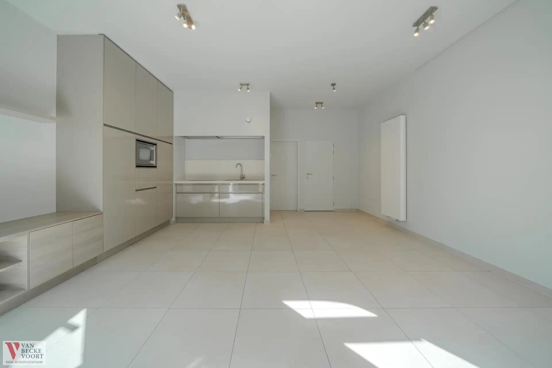 Appartement in gerenoveerd eclectisch herenhuis aan de Sint-Jozefkerk foto 4