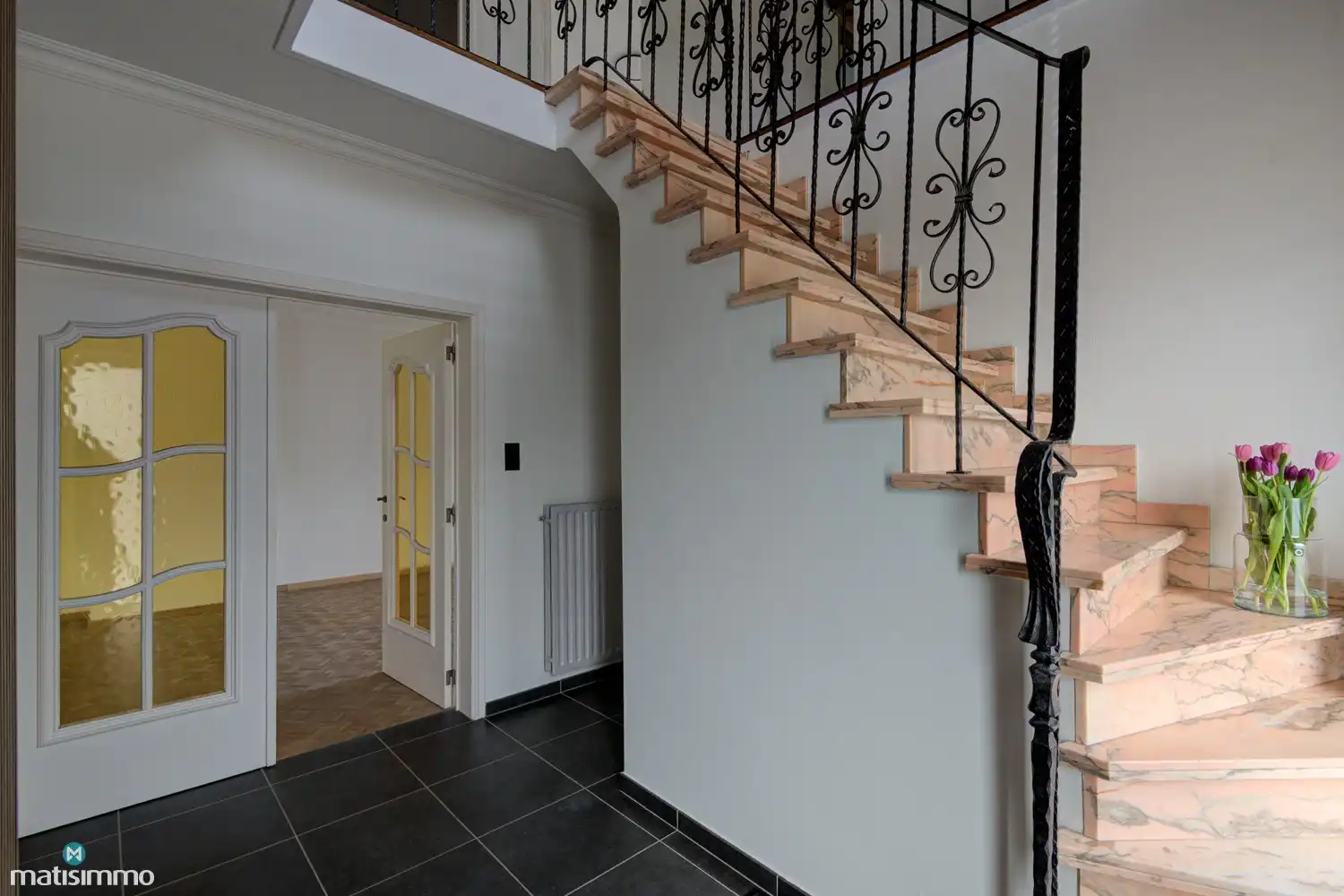 VOLLEDIG GERENOVEERDE EN ENERGIEZUINIGE WONING MET DUBBELE GARAGE EN OPSLAGRUIMTE IN HERDEREN foto 5