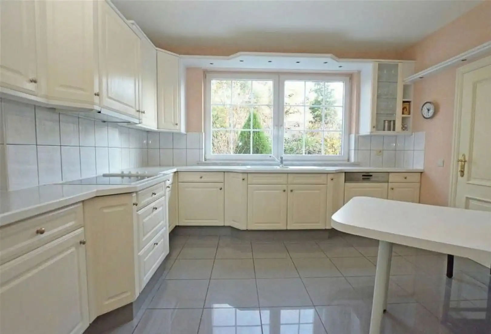 Tijdloze residentiële villa in doodlopende straat foto 12