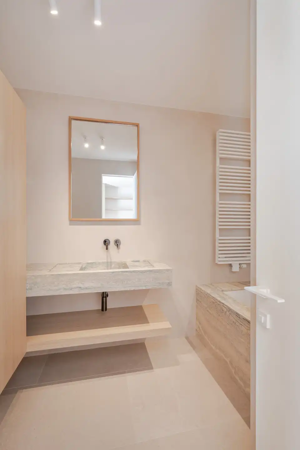 Prachtig gerenoveerd appartement in villaresidentie te Duinbergen foto 28