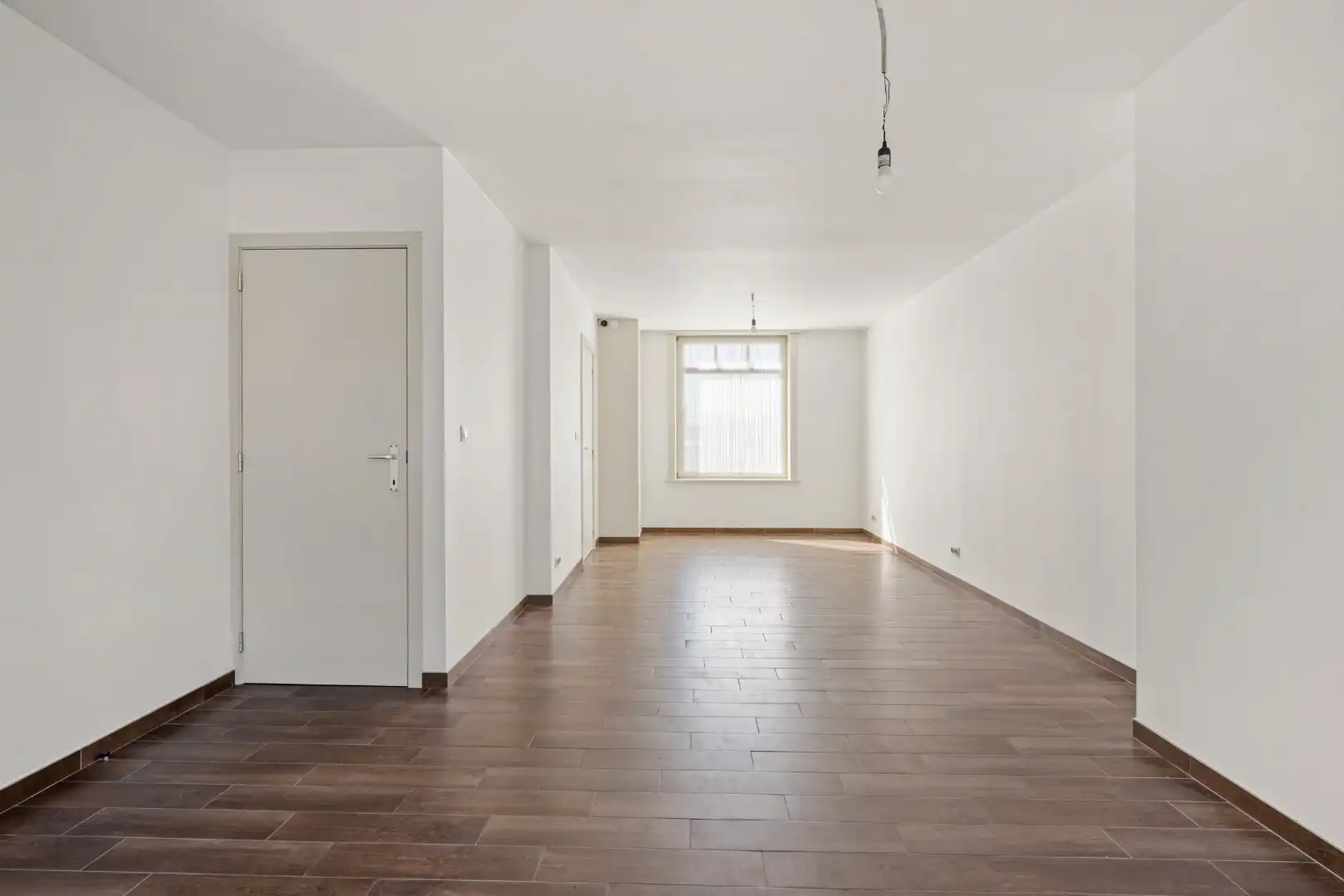 Grotendeels gerenoveerde woning met 2 slaapkamers, ruime zolder en tuin te Menen foto 6