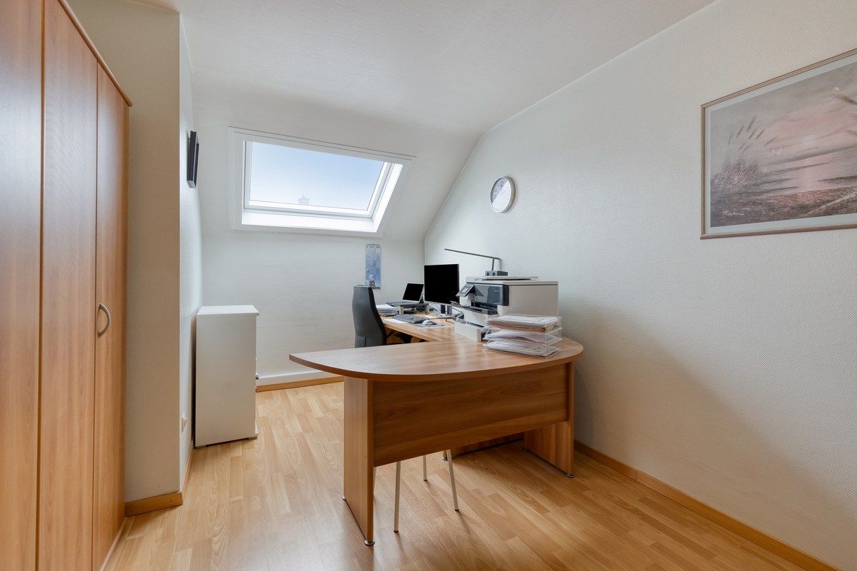 Energiezuinige halfopen bebouwing met 4 slaapkamers en 2 garages! foto 18