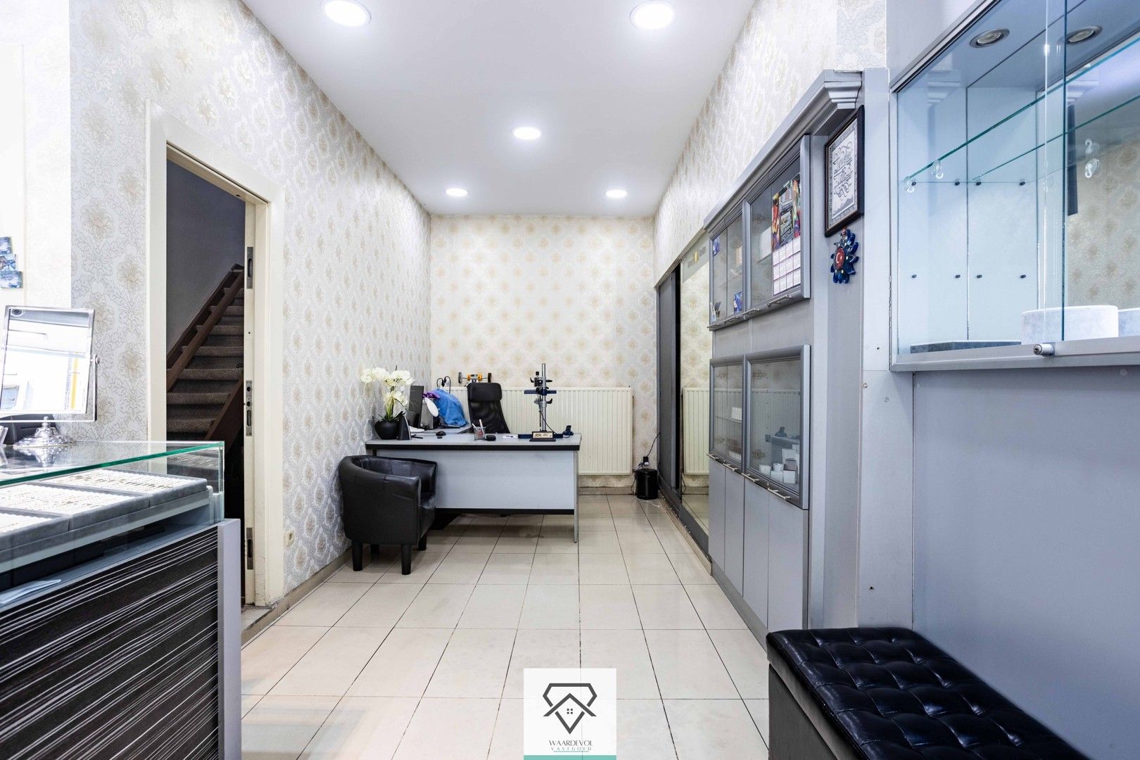 Ruim handelshuis te koop bestaande uit duplexappartement en dubbele handelsruimte foto 10