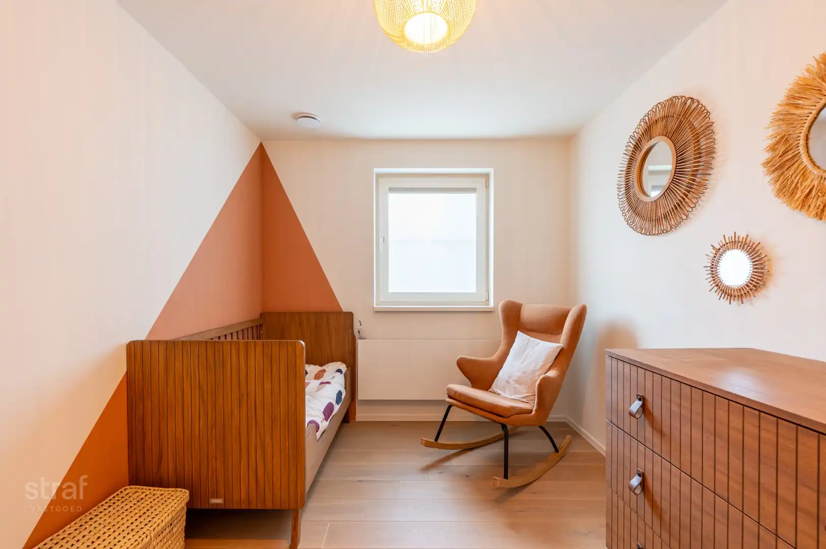 Bijna-nieuwbouwwoning met 4 slpks in hartje Zwijndrecht foto 19