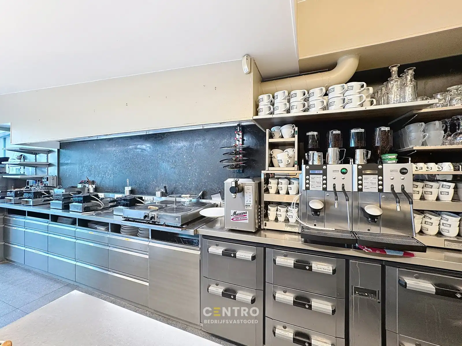 Verkoop handelspand IJssalon - Tearoom 't Zwart Schaap te Sint-Idesbald! foto 14