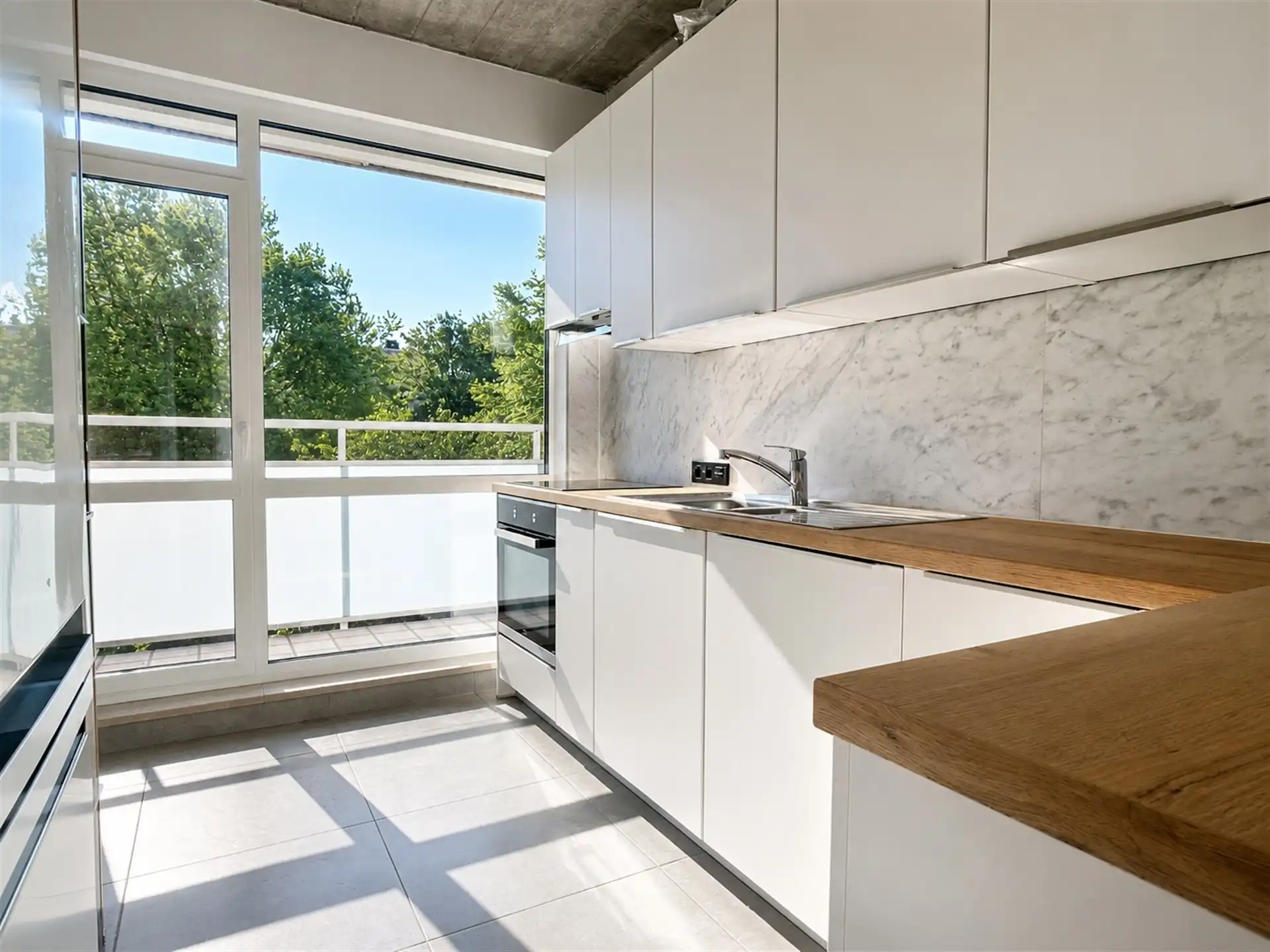 Ruim appartement met 3 slaapkamers! foto 3