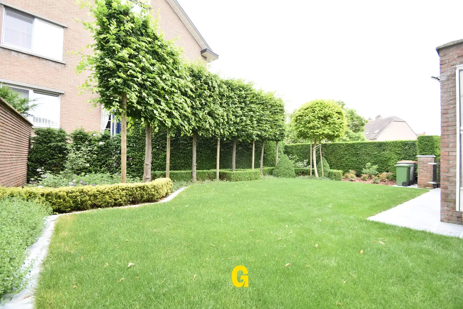 Halfopen woning met drie slaapkamers, tuin en twee garages in hartje Bilzen foto 17