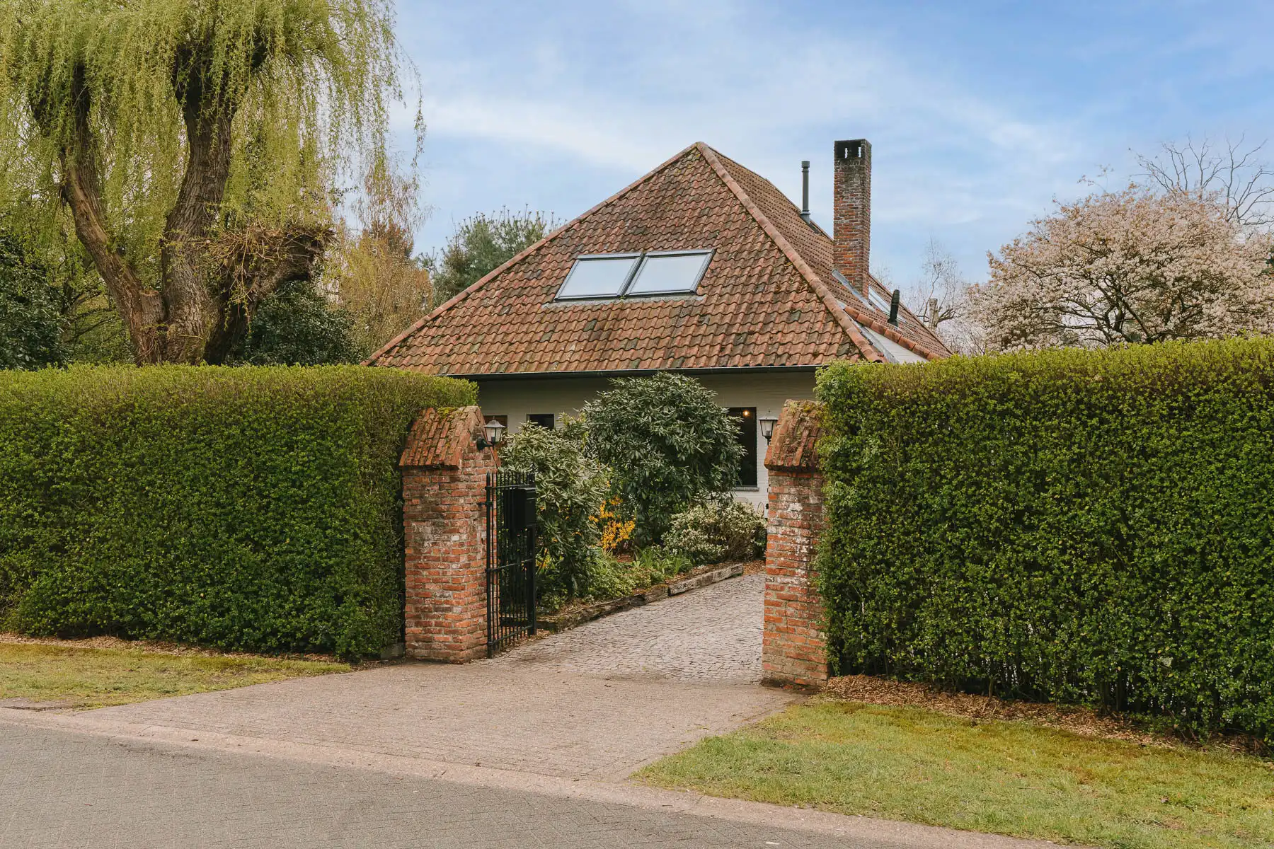 Unieke open bebouwing op een royaal perceel in het groen foto 2