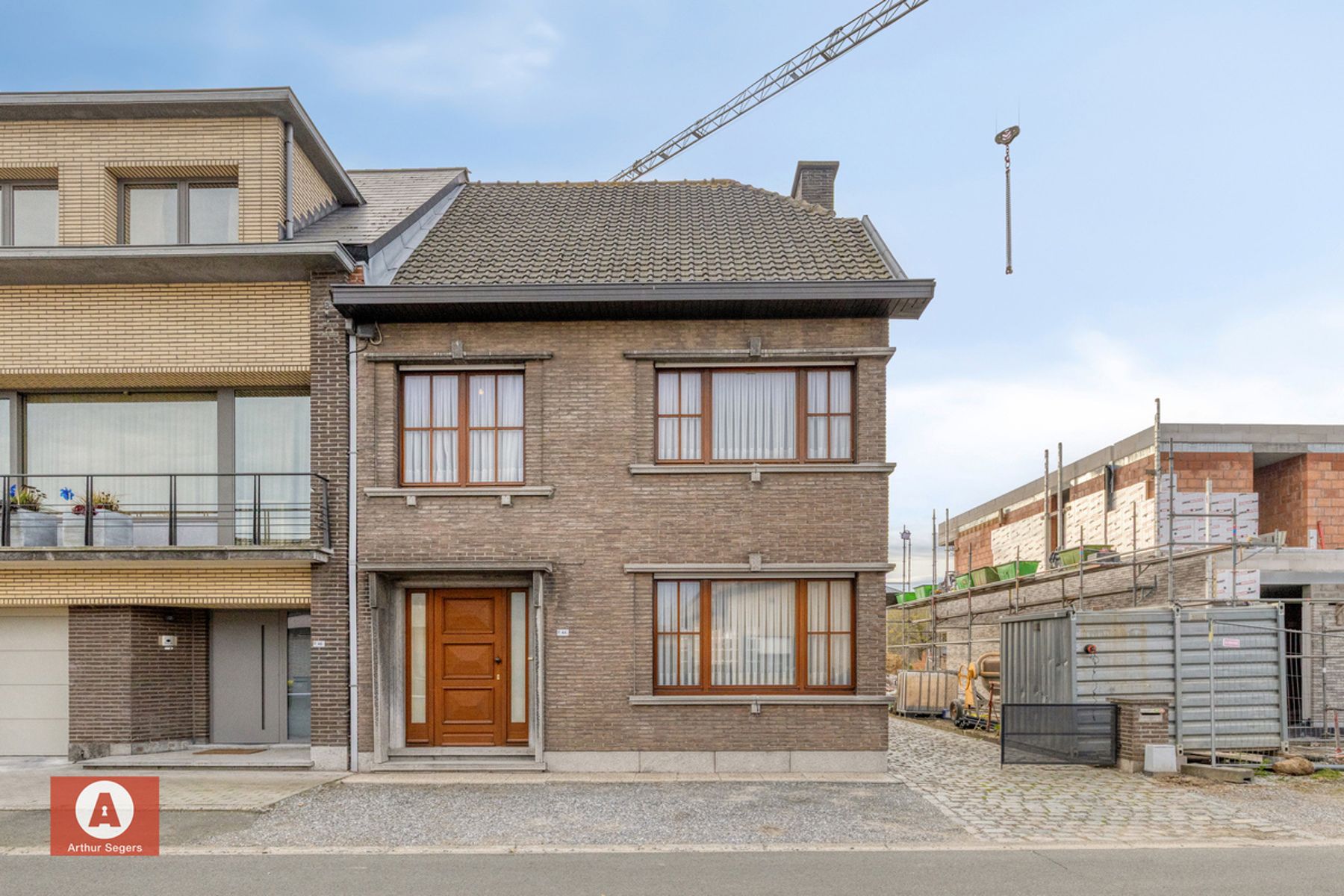 Gezinswoning mét karaktergevel & garage pal bij het centrum. foto 3