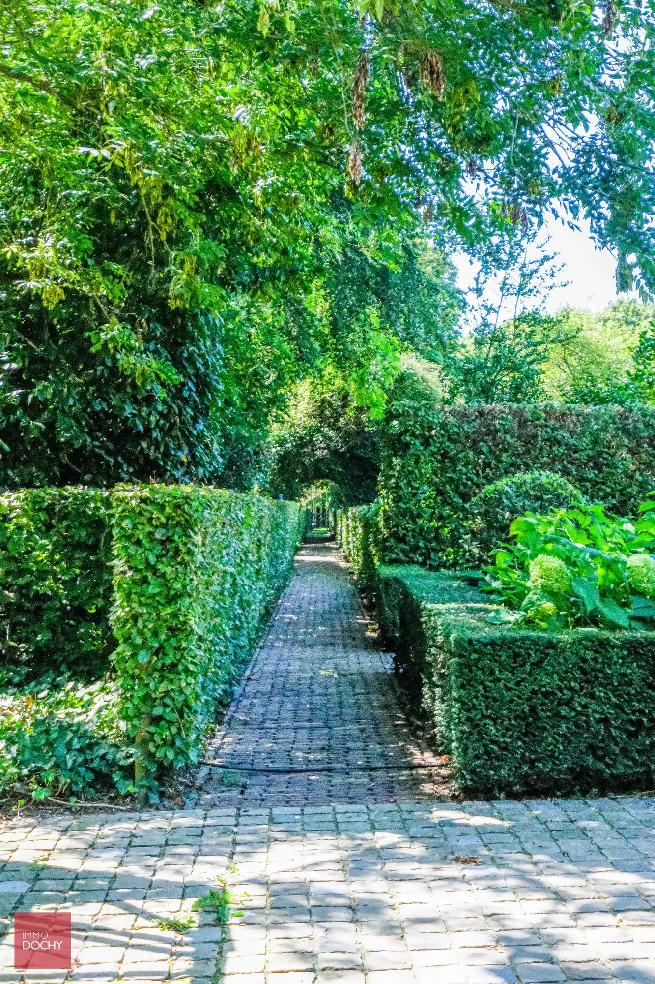 Ruim villa-landhuis met zwembad en poolhouse foto 9